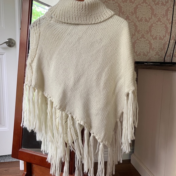 Accessory st cream knit poncho - Picture 7 of 8